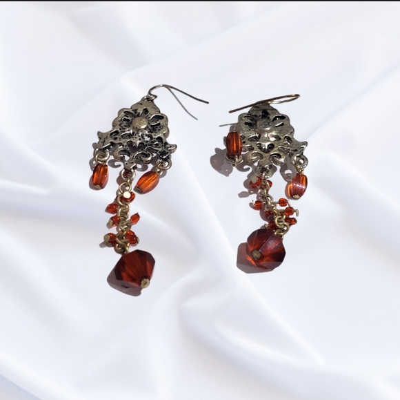 Red "Victorian" style Chandelier Earings with faux gems- Silver plated- Vintage - Picture 4 of 4